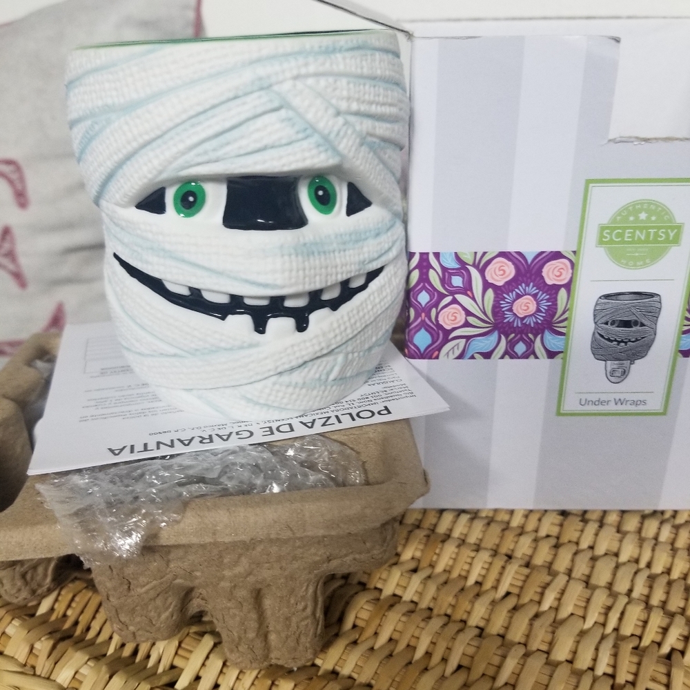 In Wraps mini Scentsy warmer